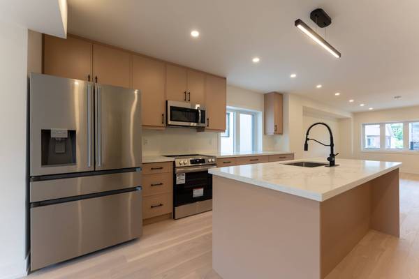 8 Doncaster AVE, Toronto E03, ON M4C 1Y5