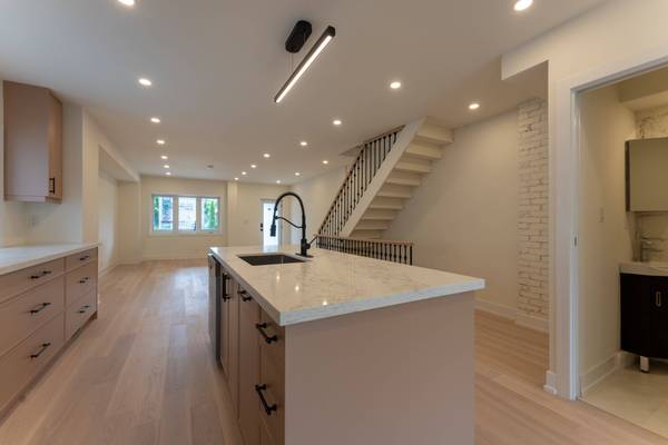 8 Doncaster AVE, Toronto E03, ON M4C 1Y5