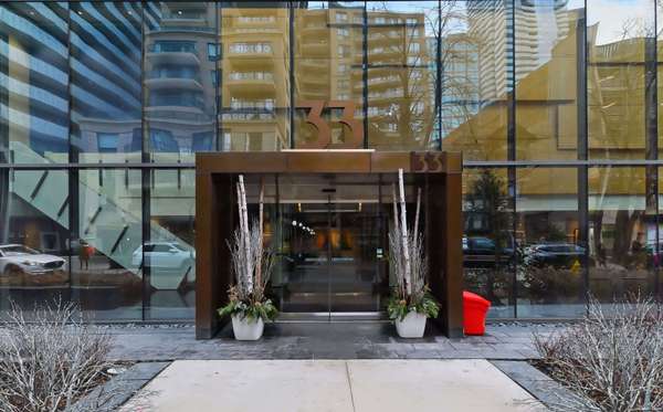 33 Charles ST E #3902, Toronto C08, ON M4Y 0A2