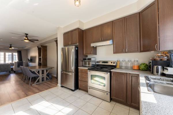 1250 St Martins DR #14, Pickering, ON L1W 0A2