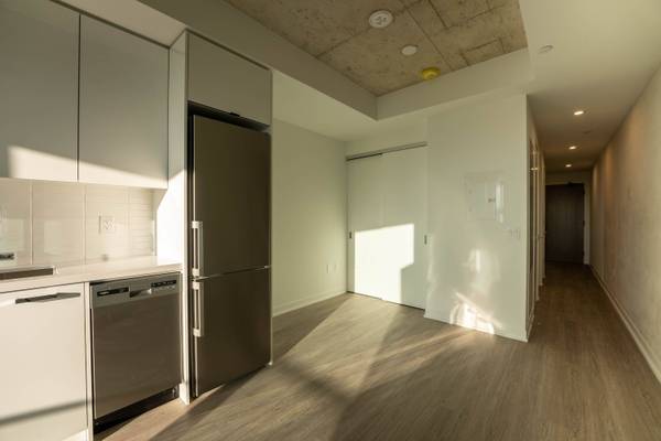 195 McCaul ST #1215, Toronto C01, ON M5T 0E5
