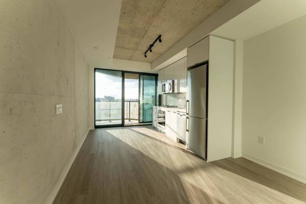 195 McCaul ST #1215, Toronto C01, ON M5T 0E5