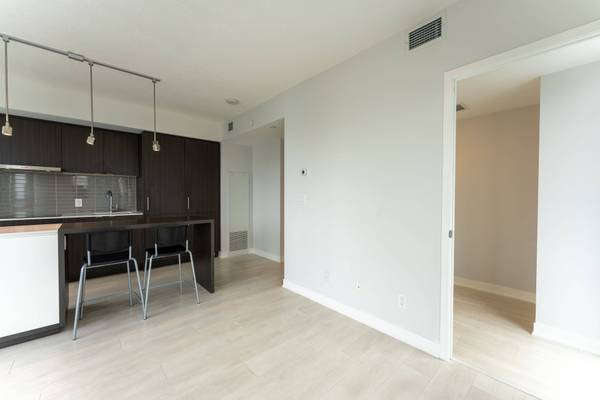 88 Harbour ST #3207, Toronto C01, ON M5J 0C3