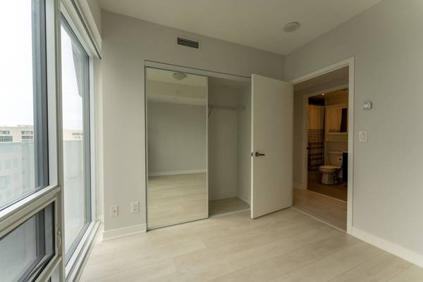88 Harbour ST #3207, Toronto C01, ON M5J 0C3