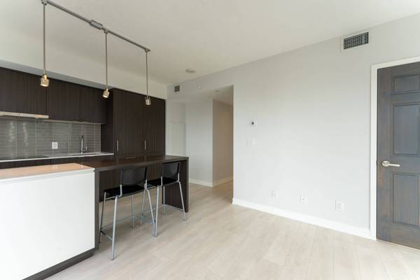 88 Harbour ST #3207, Toronto C01, ON M5J 0C3