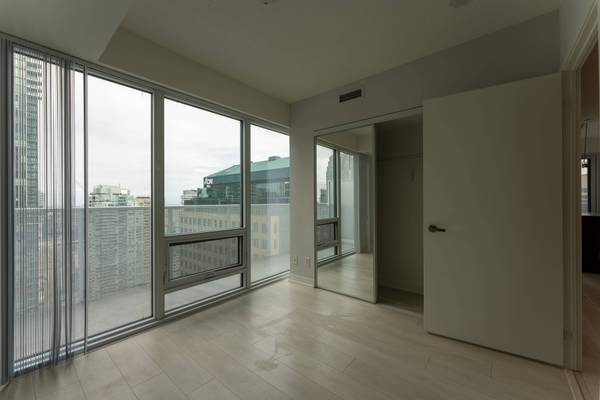 88 Harbour ST #3207, Toronto C01, ON M5J 0C3
