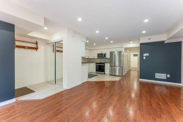 19 Hays BLVD #27, Oakville, ON L6H 0H8