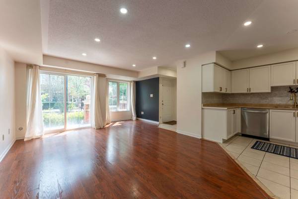 19 Hays BLVD #27, Oakville, ON L6H 0H8