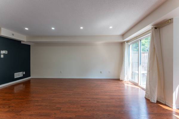 19 Hays BLVD #27, Oakville, ON L6H 0H8