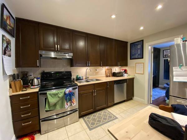 429 Ossington AVE #Main, Toronto C01, ON M6J 3A6