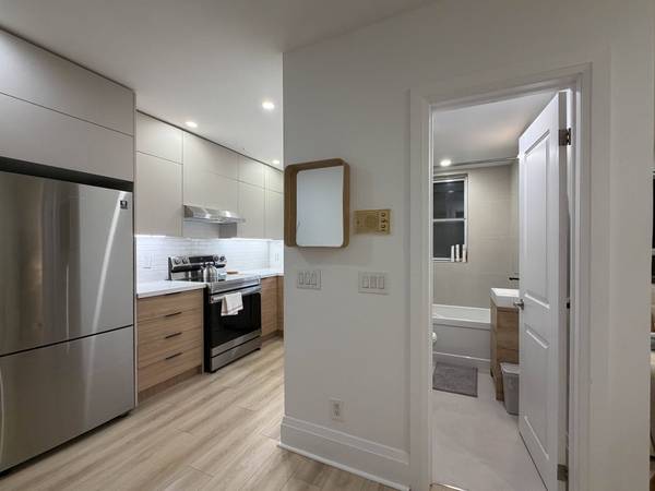 823 Millwood RD #6, Toronto C11, ON M4G 1W3