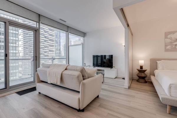 14 York ST #1812, Toronto C01, ON M5J 0B1