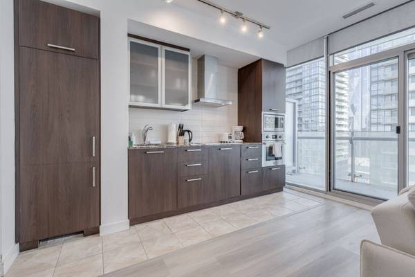 14 York ST #1812, Toronto C01, ON M5J 0B1