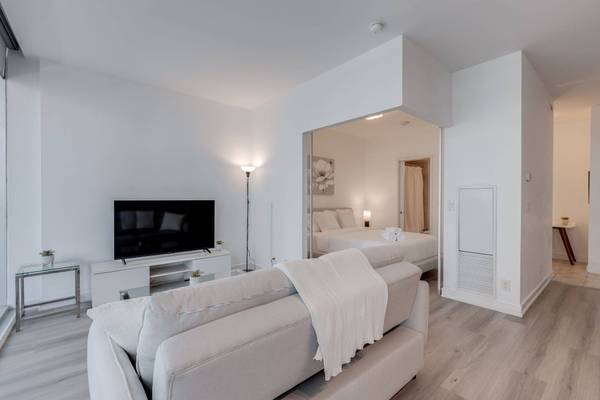 14 York ST #1812, Toronto C01, ON M5J 0B1