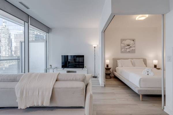 14 York ST #1812, Toronto C01, ON M5J 0B1