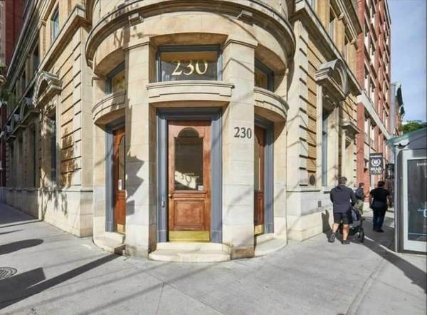 230 King ST E #304