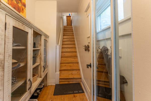 431 Kingston RD #Upper, Toronto E02, ON M4L 1V2