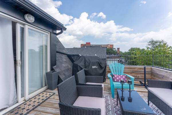 431 Kingston RD #Upper, Toronto E02, ON M4L 1V2
