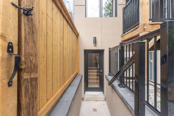 352 Jones AVE #1, Toronto E01, ON M4J 3G3