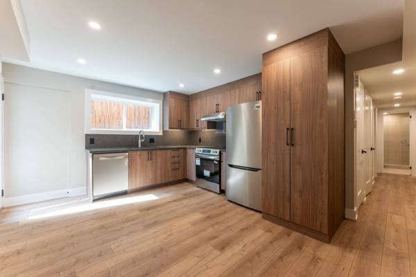 352 Jones AVE #1