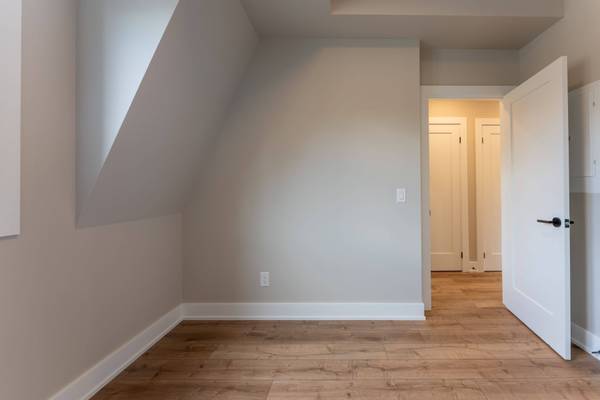 352 Jones AVE #4, Toronto E01, ON M4J 3G3