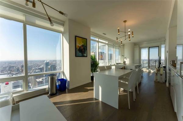 1 Bloor ST E #4309, Toronto C08, ON M4W 1A9