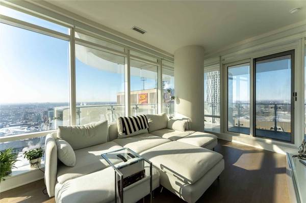 1 Bloor ST E #4309, Toronto C08, ON M4W 1A9