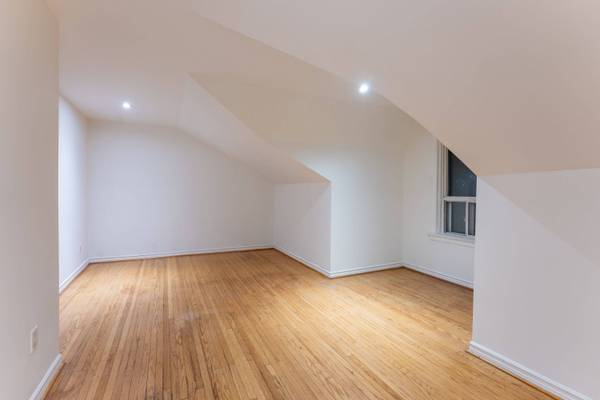 716 Lansdowne AVE #Upper, Toronto W02, ON M6H 3Y8