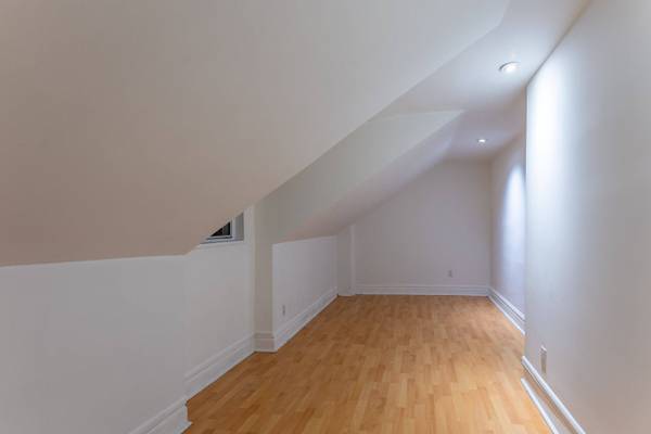 716 Lansdowne AVE #Upper, Toronto W02, ON M6H 3Y8