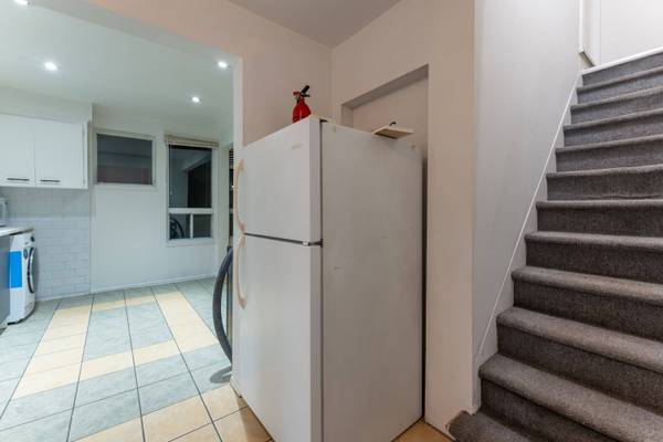 716 Lansdowne AVE #Upper, Toronto W02, ON M6H 3Y8
