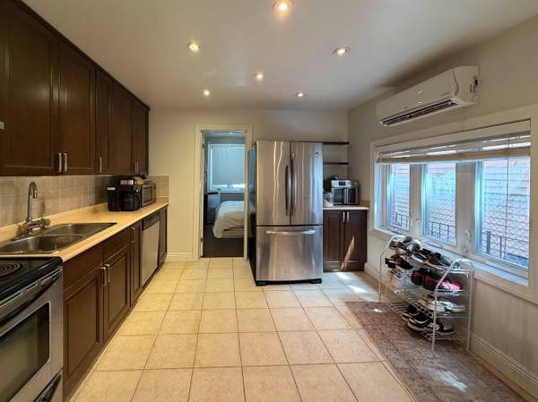 429 Ossington AVE #Main, Toronto C01, ON M6J 3A6