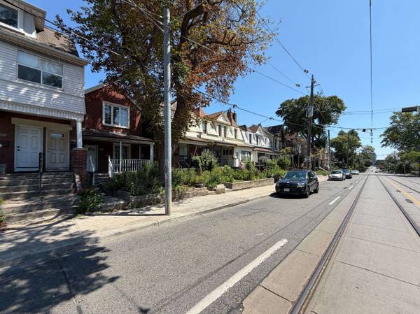 429 Ossington AVE #Main