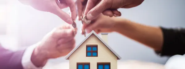 How Top Real Estate Agents in Calgary Help Buyers Win Bidding Wars?