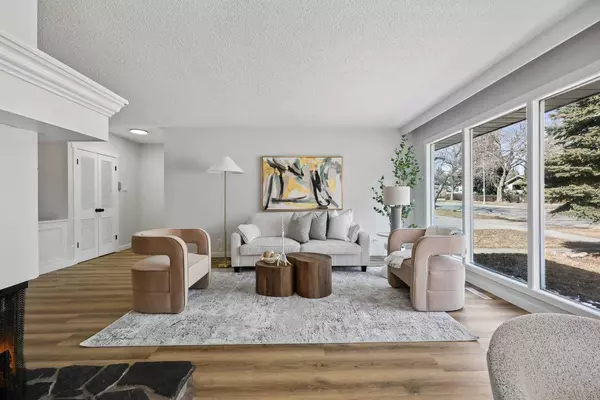 975 Northmount DR NW, Calgary, AB T2L 0B1