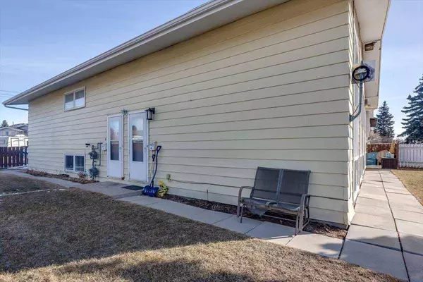 5846 71 ST, Red Deer, AB T4P 1C8
