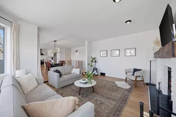 144 Hawkwood DR NW, Calgary, AB T3G 2V8