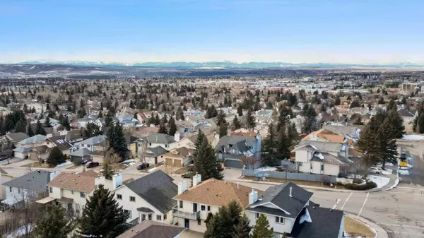 144 Hawkwood DR NW, Calgary, AB T3G 2V8