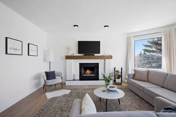 144 Hawkwood DR NW, Calgary, AB T3G 2V8