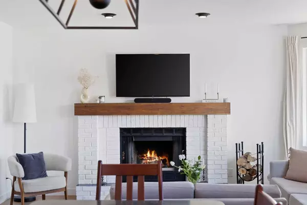 144 Hawkwood DR NW, Calgary, AB T3G 2V8