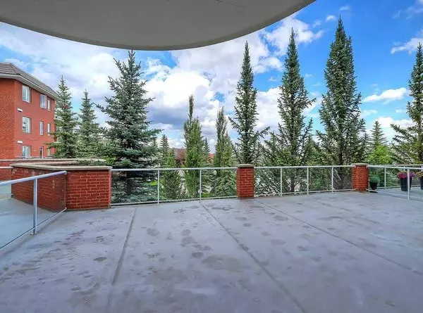 200 Patina CT SW #104, Calgary, AB T3K 4K9