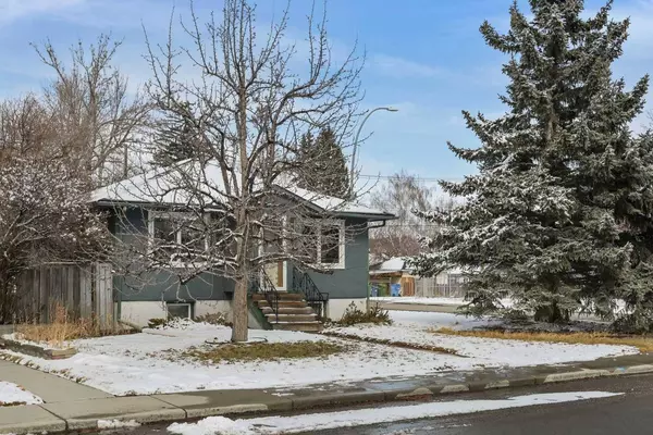 1804 18 AVE NW, Calgary, AB T2M 0X5