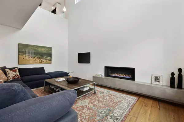 23 Wexford WAY SW, Calgary, AB T3H 0H1