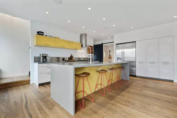 23 Wexford WAY SW, Calgary, AB T3H 0H1