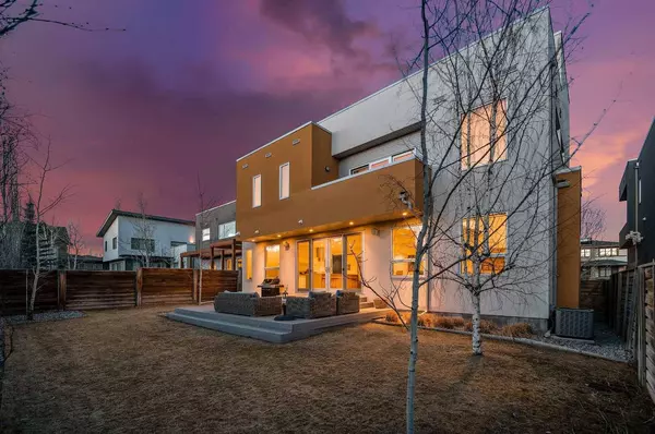 23 Wexford WAY SW, Calgary, AB T3H 0H1