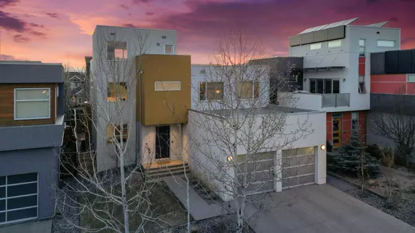 23 Wexford WAY SW, Calgary, AB T3H 0H1