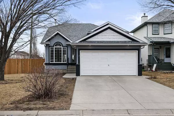 7 Harvest Rose GDNS NE, Calgary, AB T3K 4H6