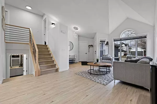 7 Harvest Rose GDNS NE, Calgary, AB T3K 4H6