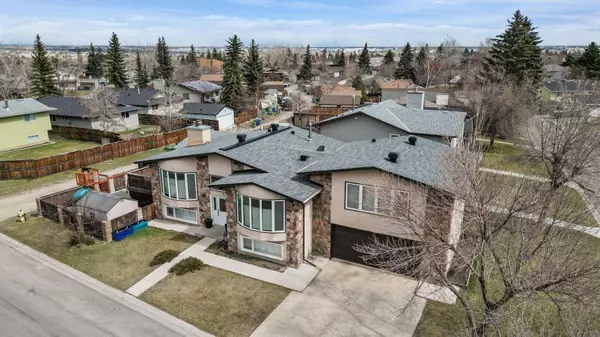 83 Berkley Rise NW, Calgary, AB T3K 1A6