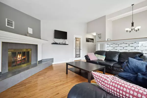 83 Berkley Rise NW, Calgary, AB T3K 1A6