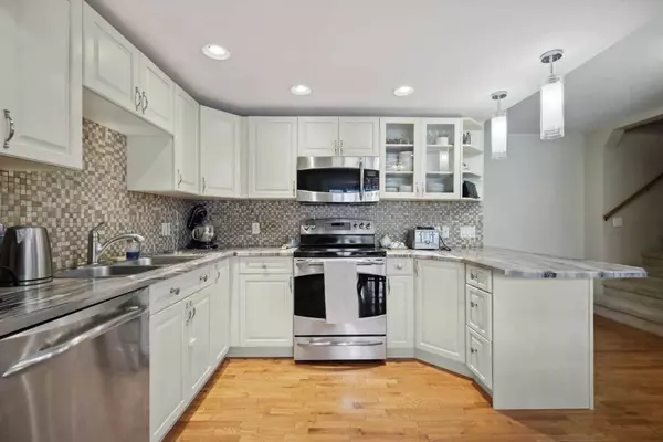 83 Berkley Rise NW, Calgary, AB T3K 1A6